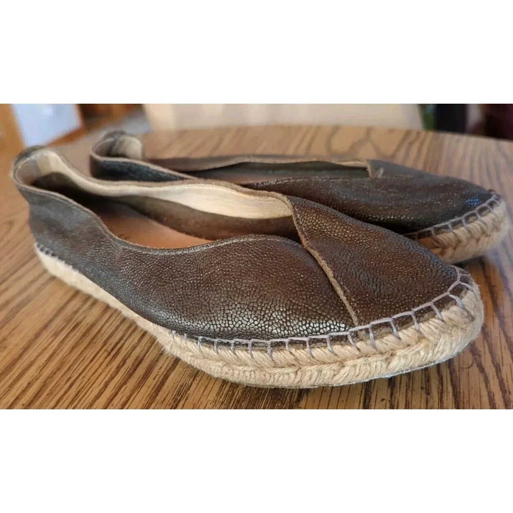 Pretty Fabiolas Womens Size US 9 Gold Shimmer Leather Espadrille Shoes‎ Slip On
